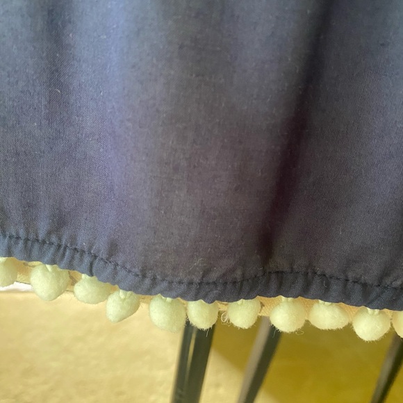 EUC Lilly Pulitzer Enna Top off shoulder True Navy/white pom pom trim - Picture 3 of 12